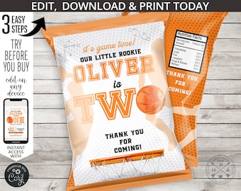 Puede incluir: Diseño de bolsa de patatas fritas imprimible de color naranja y blanco con temática de baloncesto. Dice "¡Es hora de jugar! Nuestro pequeño novato Oliver tiene dos años." y "¡Gracias por venir!"
