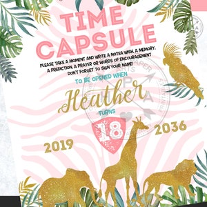 K&ouml;nnte beinhalten: Ein rosa-wei&szlig;er Zebra-Streifenhintergrund mit goldenen Glitzer-Tier-Silhouetten. Der Text "Time Capsule" ist in rosa Buchstaben. Der Text "To be opened when Heather turns 18" ist in goldenen Buchstaben. Die Jahre 2019 und 2036 sind ebenfalls enthalten.