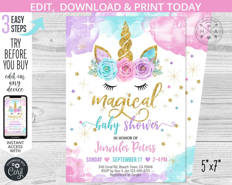 Pu&ograve; includere: Un invito stampabile per una baby shower con un unicorno con un corno dorato e una corona di fiori rosa, blu e viola. L'invito ha uno sfondo ad acquerello e dettagli di glitter dorati. Il testo sull'invito recita "magical baby shower" e "Jennifer Peters".