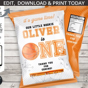 Peut inclure: Sachet de faveur de f&ecirc;te orange et blanc sur le th&egrave;me du basket-ball avec le texte "OLIVER is ONE". Le sac pr&eacute;sente un graphique de ballon de basket et un panier de basket en bas. Le sac comprend &eacute;galement le texte "Merci d'&ecirc;tre venu !"