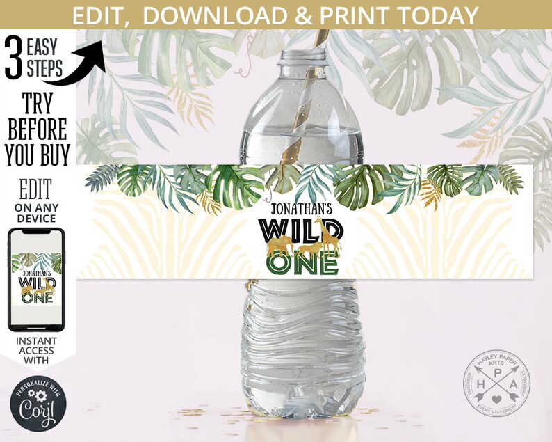 Op de afbeelding: Bewerkbaar waterfleslabel met een jungle thema. Het label heeft groene bladeren, een zebraprint achtergrond en de tekst "Jonathan's Wild One".