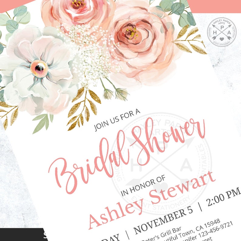 Może przedstawiać: R&oacute;żowe i białe kwiatowe zaproszenie na wiecz&oacute;r panieński z złotymi akcentami. Zaproszenie zawiera napis "Join us for a Bridal Shower in honor of Ashley Stewart, Day, November 5, 2:00 PM".