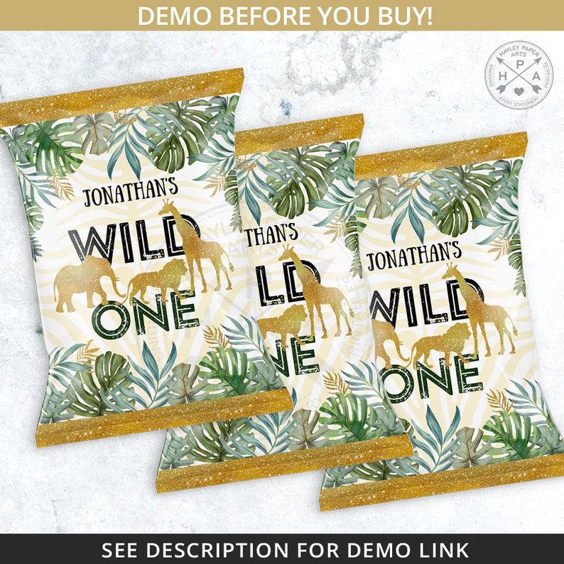 K&ouml;nnte beinhalten: Drei goldene und gr&uuml;ne Chipst&uuml;ten mit Dschungel-Motiv. Die T&uuml;ten haben einen wei&szlig;en Hintergrund mit Zebrastreifenmuster. Der Text auf den T&uuml;ten lautet "Jonathan's Wild One".