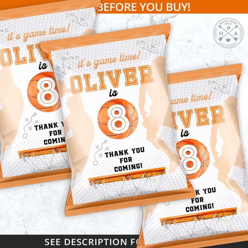 K&ouml;nnte beinhalten: Orangefarbener und wei&szlig;er Chipst&uuml;ten-Favorit mit einer Basketballspieler-Silhouette, einem Basketball mit der Nummer 8 und dem Text "Oliver ist 8" und "Es ist Spielzeit!"