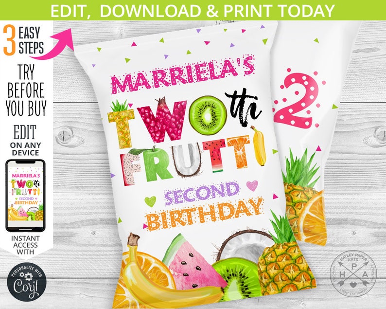 Peut inclure: Un design d'emballage de chips imprimable pour une f&ecirc;te de deuxi&egrave;me anniversaire. Le design pr&eacute;sente un th&egrave;me de fruits color&eacute;s avec le texte "Marriela's Twot Frutti Second Birthday".