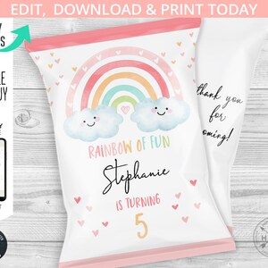 Op de afbeelding: Printbaar ontwerp voor een chipzak met een regenboog, wolken en harten. De tekst luidt "Rainbow of Fun" en "Stephanie wordt 5 jaar".