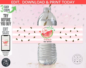 Può includere: Etichetta per bottiglia d'acqua con strisce rosa e bianche, illustrazione di anguria e il testo "In a Melon One Emma's First Birthday".