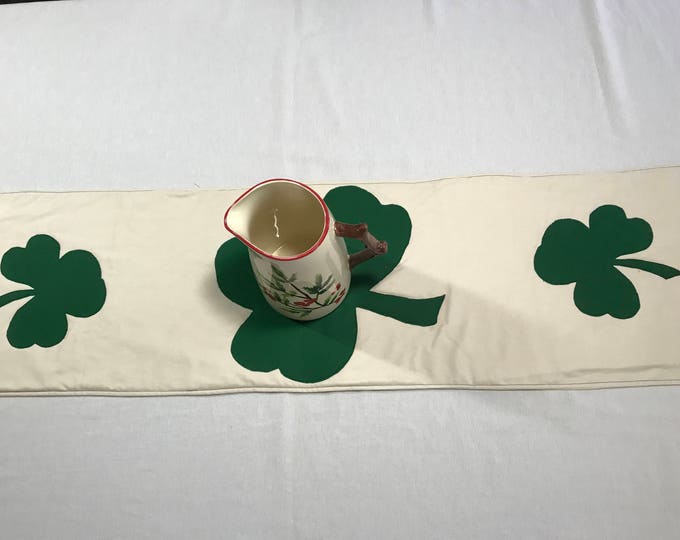 St Patricks Table Runner, Lucky Shamrock Runner, Lucky Shamrocks, St Patricks Day Decor, Shamrock Decor, Appliqued Shamrocks, Irish Luck