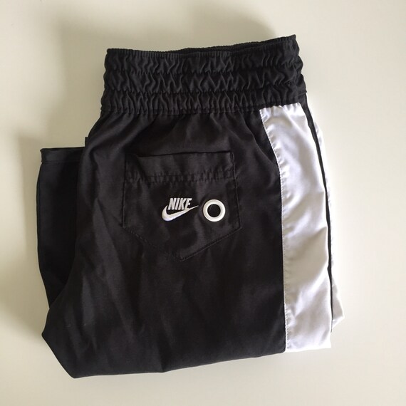 nike knee length shorts womens