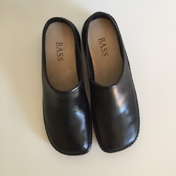 bass clogs for women's