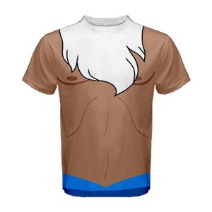 Puede incluir: Una camiseta blanca con una imagen impresa de la parte superior del cuerpo de un personaje de dibujos animados. El personaje tiene piel marrón, cabello blanco y una banda azul en la cintura.