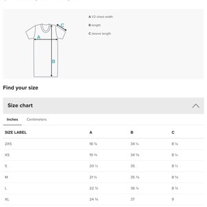 a product measurement guide for a T-shirt, with a chart of measurements and corresponding size labels.