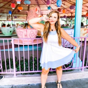 Women&#39;s Alice Inspired Sleeveless Flare Dress