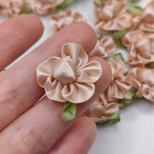 10 pcs Handmade High Quality Satin Ribbon Flowers In Peach. Craft embellishments. Appliques for sewing. Doll&#39;s clothing.