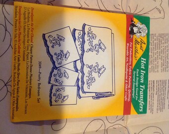 Set Of 2 Aunt Martha's Hot Ron Transfers Embrodery Patterns Flowers...
