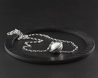 Collier chaîne boule asymétrique