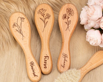 Cepillo de madera personalizado, cepillo de bebé de flor de nacimiento personalizado, regalo de baby shower, cepillo de pelo de bebé, regalo de recién nacido, regalo de anuncio de bebé personalizado