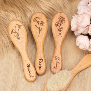 Brosse en bois personnalisée, brosse bébé fleur de naissance personnalisée, cadeau baby shower, brosse à cheveux bébé, cadeau nouveau-né, faire-part de naissance personnalisé image 1