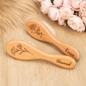 Brosse en bois personnalisée, brosse bébé fleur de naissance personnalisée, cadeau baby shower, brosse à cheveux bébé, cadeau nouveau-né, faire-part de naissance personnalisé image 6