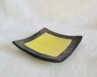 Assiette raku jaune, assiette carrée, assiette céramique raku, plat raku jaune