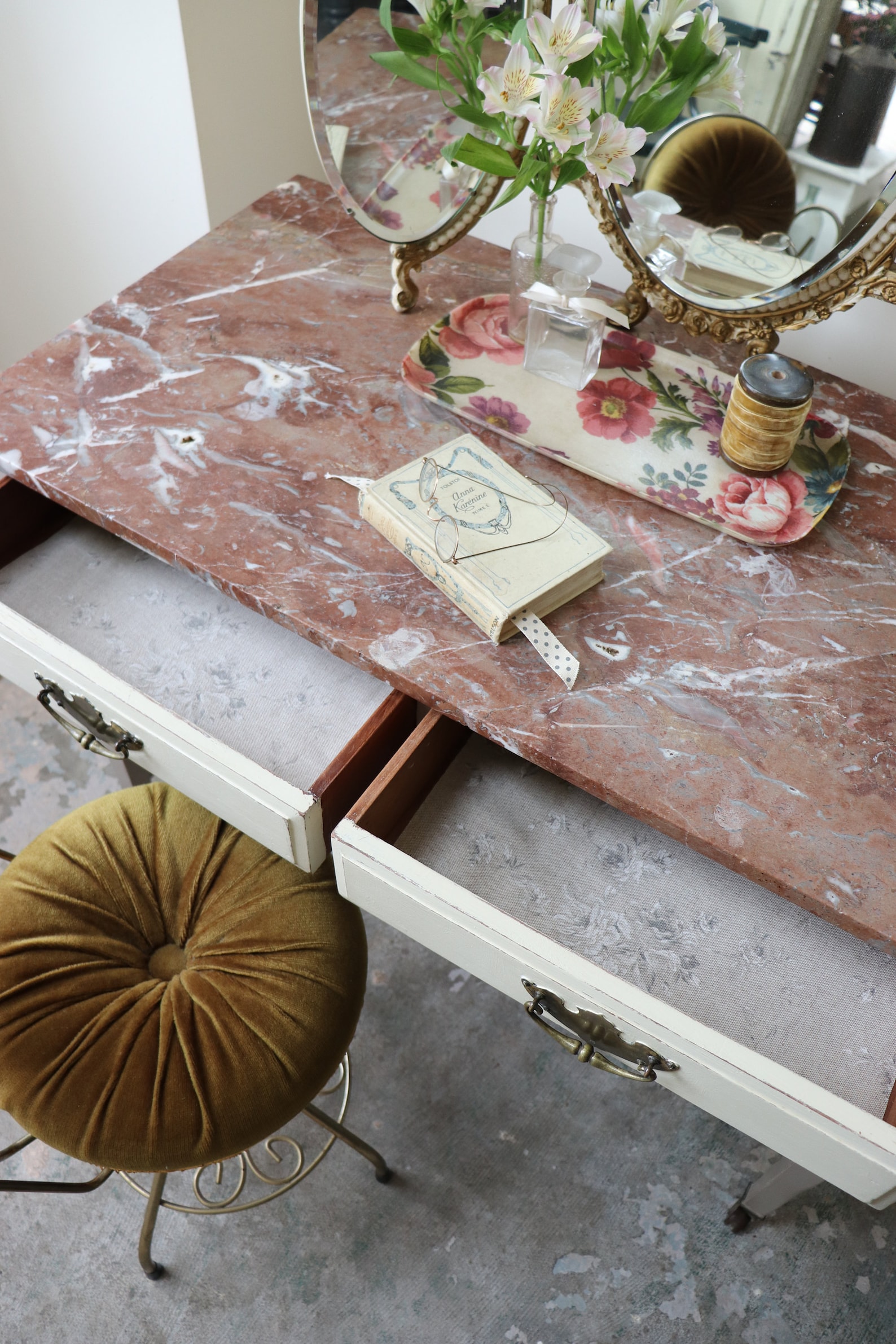 Lavabo vintage pintado o tocador en ruedas con tapa de mármol | Etsy