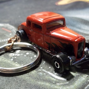 custom made stock keychain,1932 ford coup model b,gloss red w/black flames-chrome mags/hand made chain-jump rings-mint