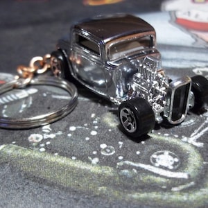 custom made keychain,1932 ford hot rod coupe,raw-refinished w/chrome mags/hand made chain-jump rings-mint