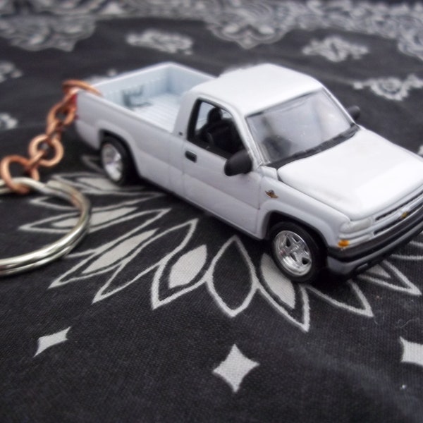 custom made keychain,2000 chevy silverado std cab pick up truck,gloss white w/chrome mags-hand made chain-jumprings-repaint mint