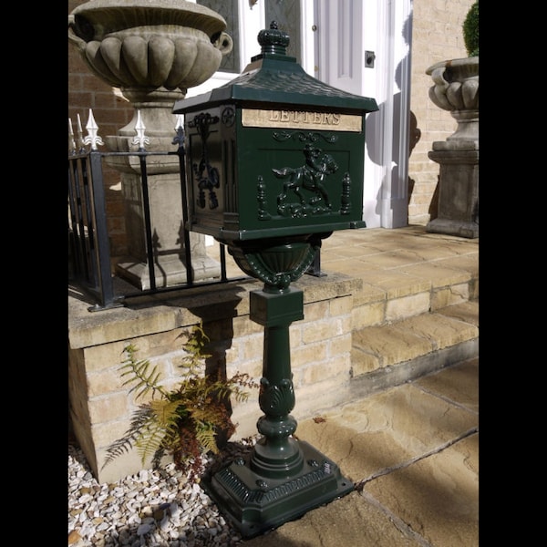 Vintage Style Cast Aluminium Pedestal Mailbox | Durable & Rust-Proof Green Postbox