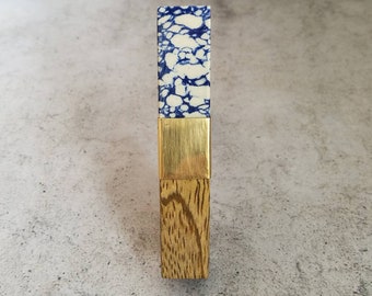 Pomello per porta in pietra marmorizzata blu e legno con finiture in ottone dorato/maniglie per armadietti, maniglie dei cassetti realizzate a mano