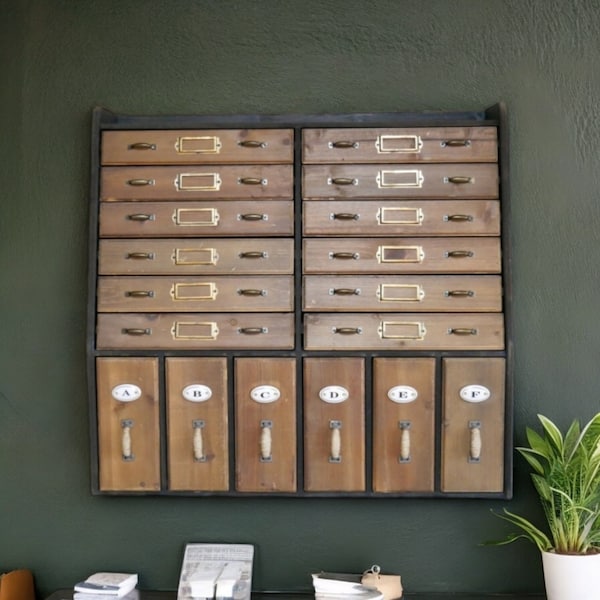 Rustikales schwebendes Holzregal mit 18 Schubladen im Vintage-Stil | Wandschrank im Apothekerstil