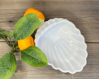 Vintage mjölkglasskål: Scalloped Trinket-tvålskål