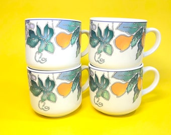 Vintage servies van Gibson Houseware, set van 4 vintage koffiemokken met blad en fruit