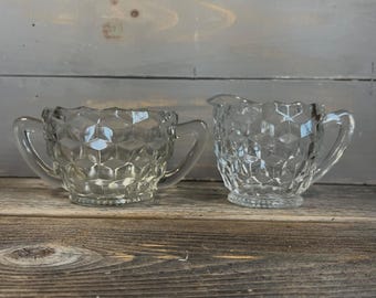 Vintage American Pattern Depression Glas Tee Größe Milchkännchen und Offener Zucker Set | 1950er Jahre
