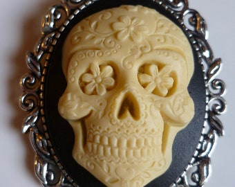 Day of the dead sugar skull Brooch,Cameo brooch, Gothic brooch pin, Halloween brooch,Skull Brooch