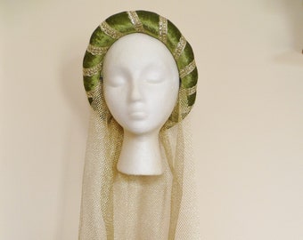 Coiffe médiévale vert olive et or, casque, diadème de mariage sur mesure, faire Renaissance