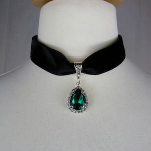 jewelry black velvet necklace,Mother day gift for her,BFF Flower Key chartreuse Velvet Choker Necklace LOVE