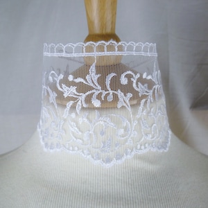 White Embroidered Wedding lace Choker, Medieval Necklace, Renaissance Choker, Lace Necklace