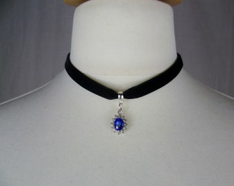 9 mm Black Velvet Teardrop Choker, Wedding choker, Medieval Necklace, Blue or Red Rhinestone