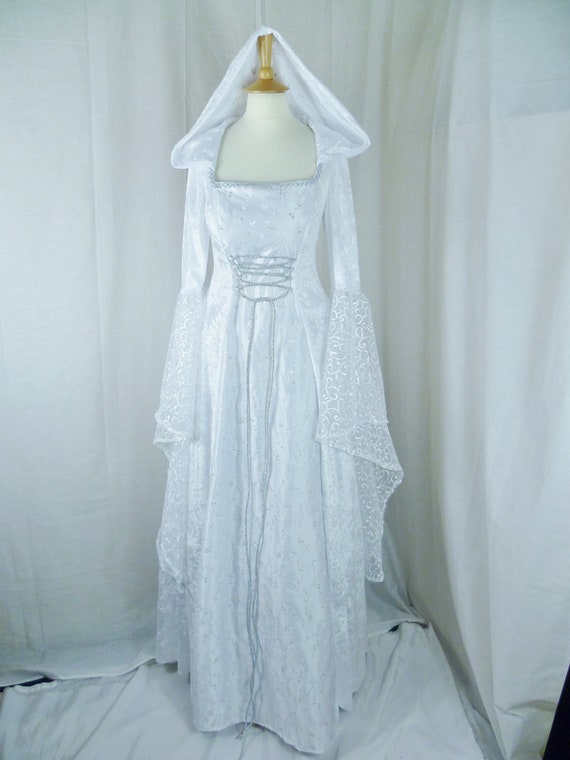 White Velvet Homesewn Cathedral Train Wedding Gown, Circa 1970s, Seventies  Era White Velvet Wintertime Wedding Gown, Velvet Wedding Gown - Etsy