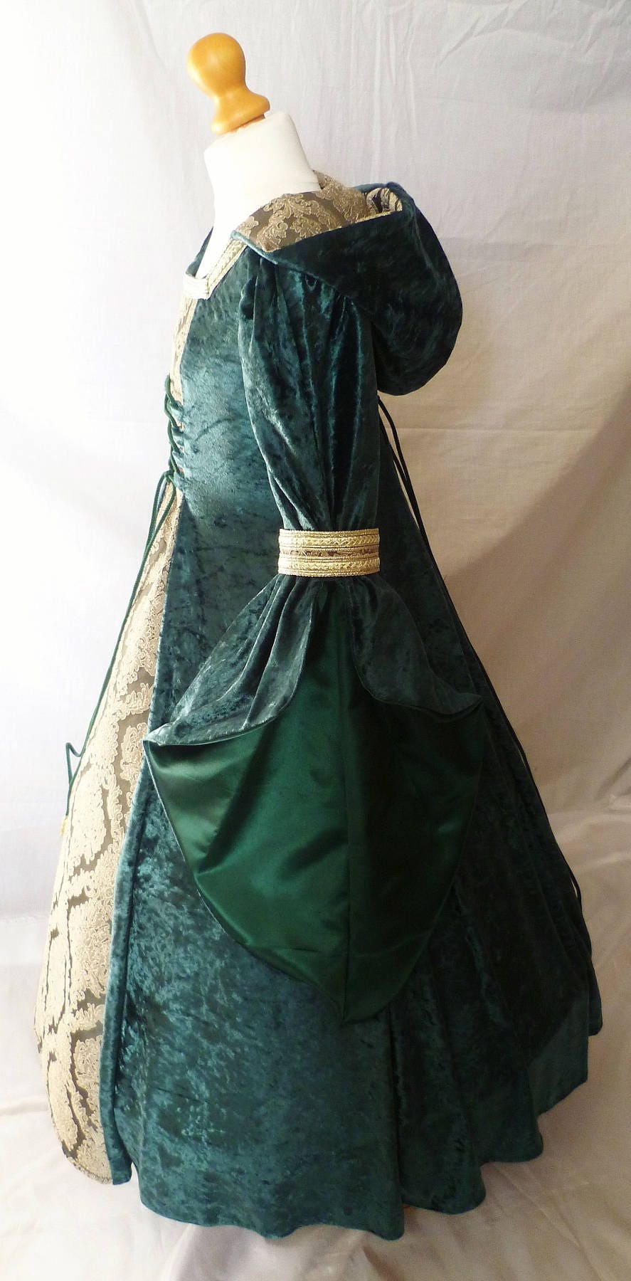 green emerald velvet dress Amazon.com: LMYOVE Girls Medieval Renaissance Princess Costume, Kids  Medieval Fariy Costume Halloween Dress UpCrown Green8-10Y : Clothing,  Shoes & Jewelry