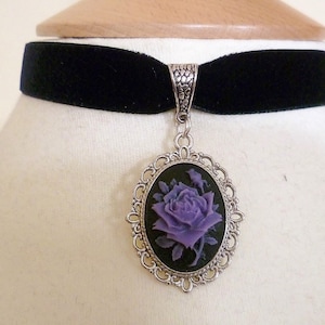 Gargantilla de terciopelo negro con rosas violeta claro, gargantilla gótica, collar de Wicca, boda de Halloween