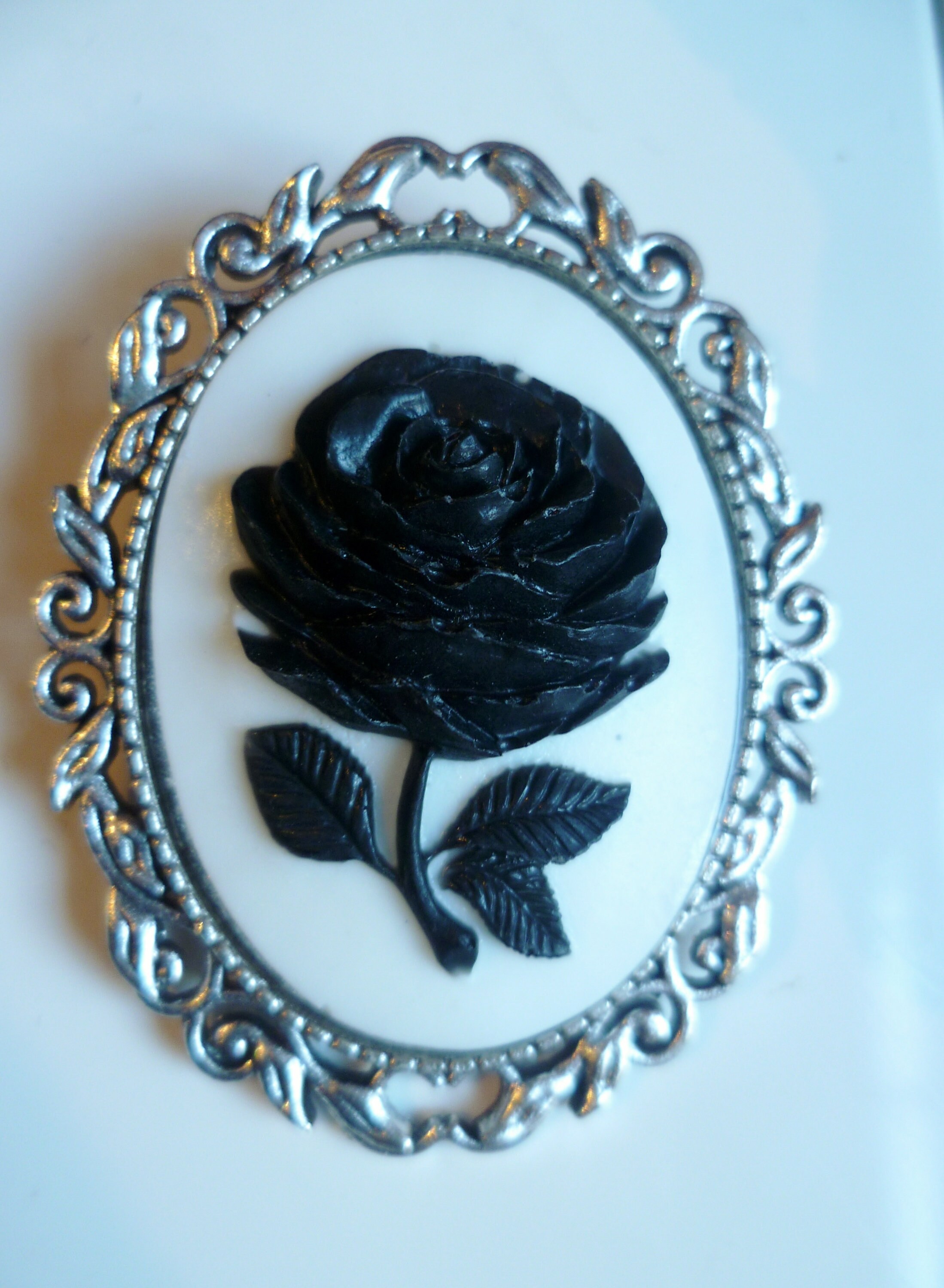 Black rose brooch deals