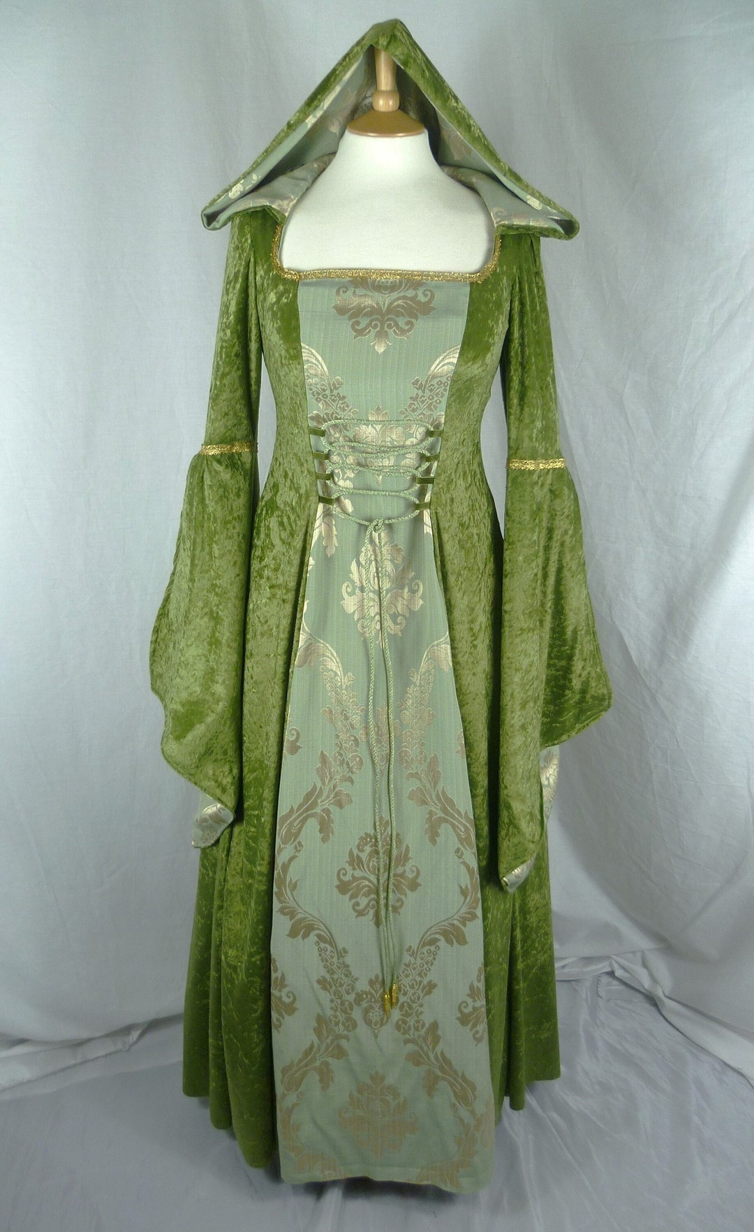 Green medieval wedding dress hotsell