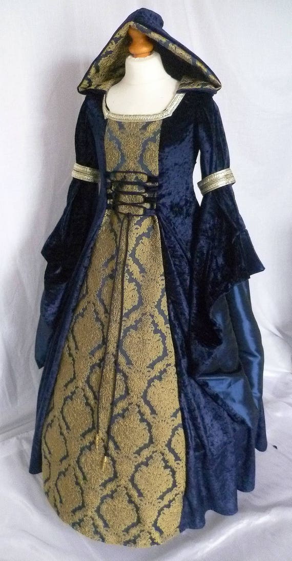 Medievalismo!  Medieval dress, Medieval clothing, Historical dresses