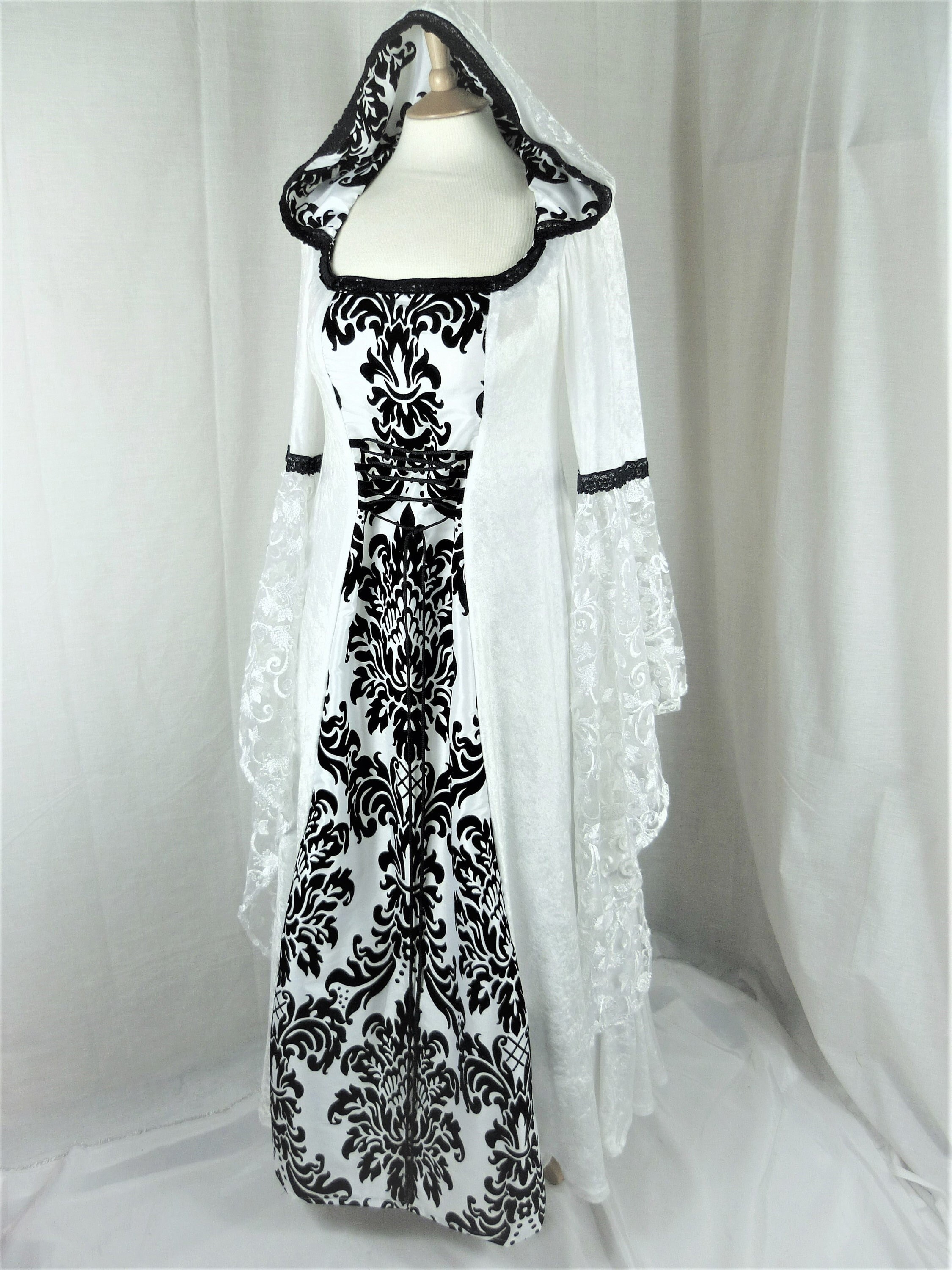 Plus size medieval wedding best sale dress