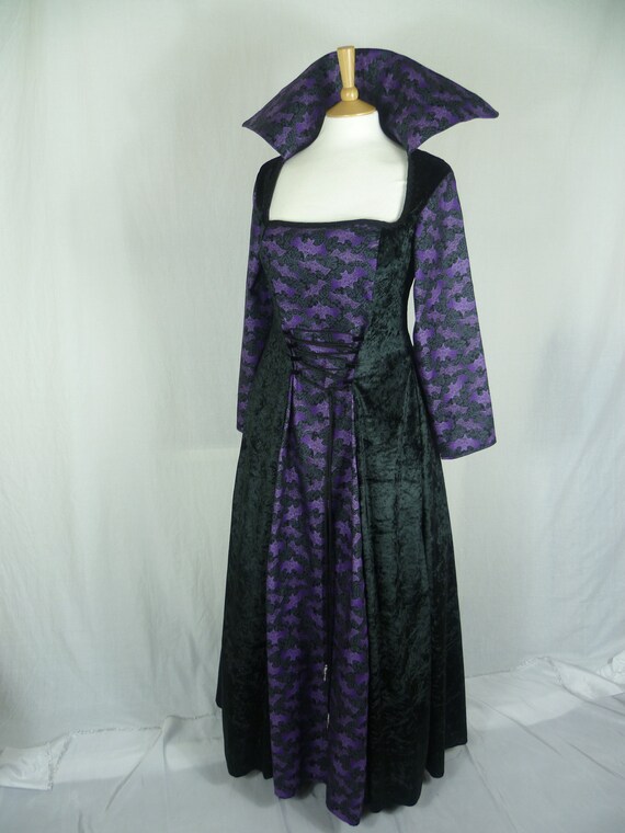 purple bat dress Purple Bat Dress, Gothic Bodycon Dress, Spooky Halloween Outfit, Witchy Alternative Clothing, Goth Tank Dress, Cute Bat Silhouette Dress
