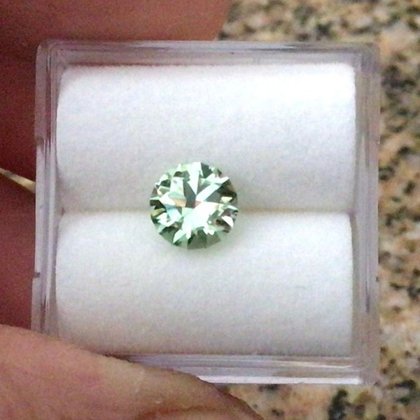 Merelani Mint Green Garnet - .95 ct Round Brilliant cut @ 6.0 mm - Very Rare Gem!  Outstanding Engagement Gemstone!  Flawless - #Q048921221