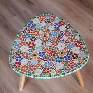 Mosaic coffee table, cute glass table, flower, small table, floral , garden decor,  decor art, end, bedside, outdoor/patio, mosaic table