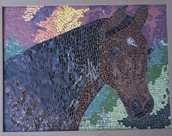 Brun hästmosaikkonst: Inramad djurväggdekoration (40 x 48 cm)